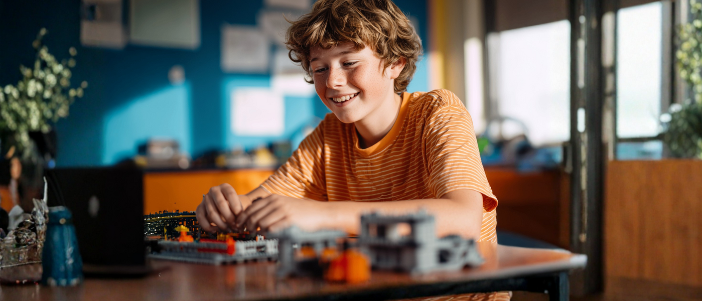 Junge beim Robotics Workshop