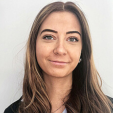 Angelika Bauer