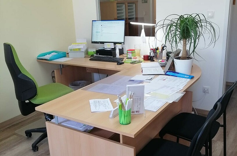 Büro im LernQuadrat Nachhilfe 2460 Bruck/Leitha, großer Schreibtisch